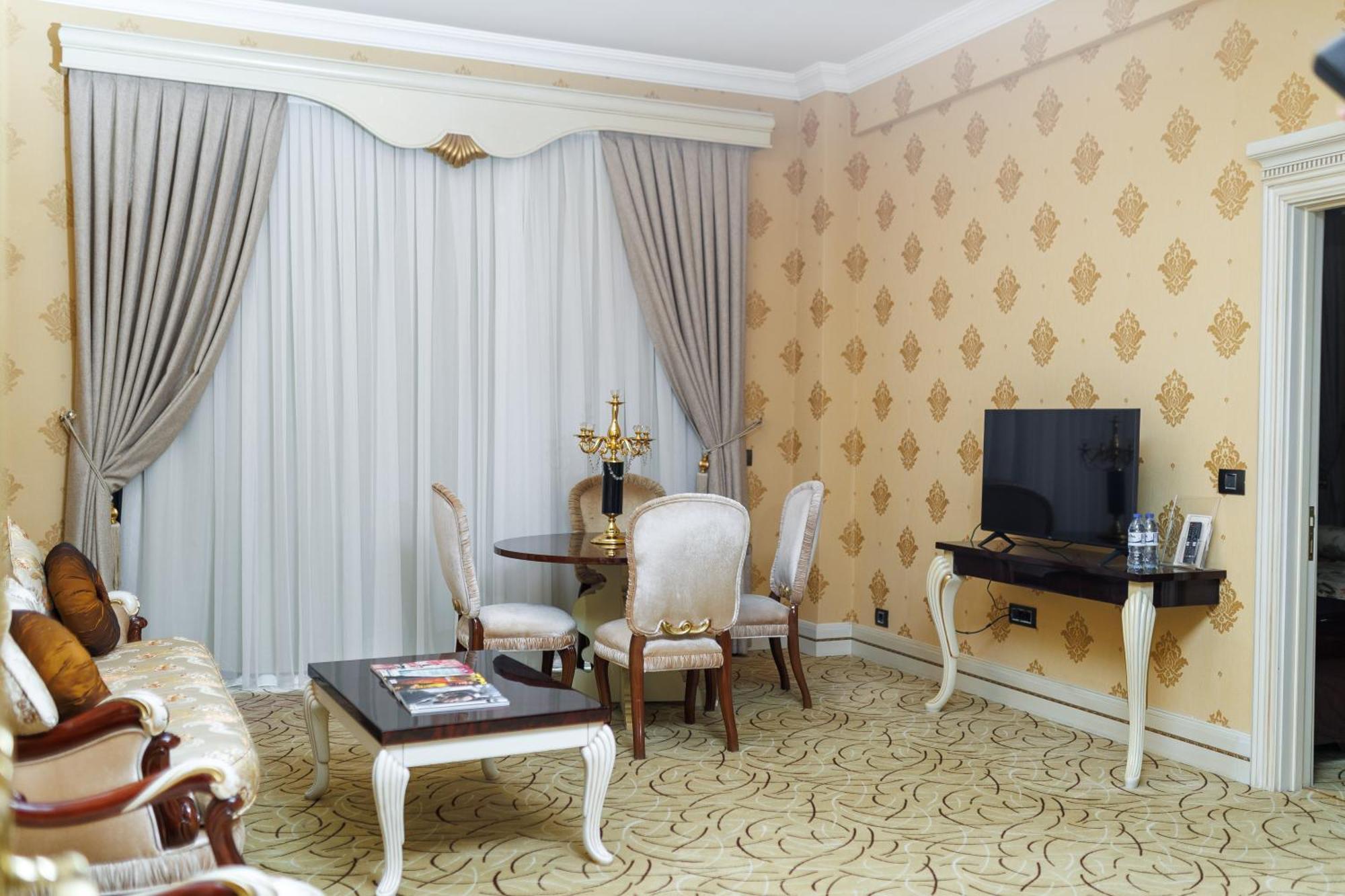 Ayan Palace Hotel Tovuz ภายนอก รูปภาพ